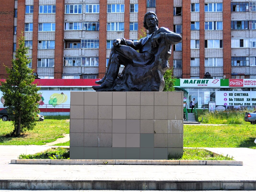 Чебоксары. Памятник Алексею Максимовичу Горькому. - Пётр Чернега Чебоксары. Памятник Алексею Максимовичу Горькому. - Пётр Чернега