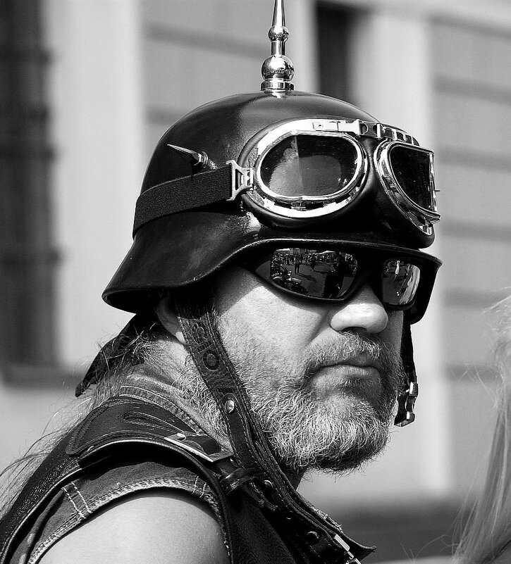 *** - Виктор Никитенко