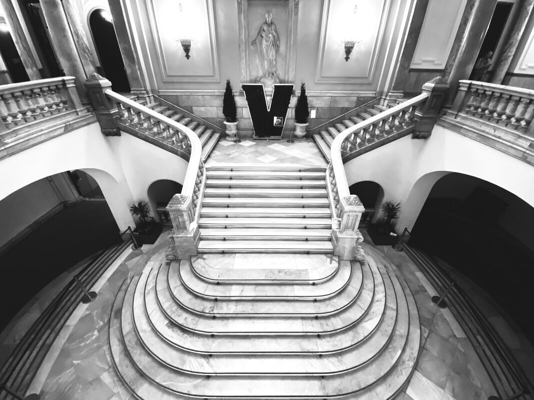 Лестница в Ратуше Валенсии - Elena Ророva Лестница в Ратуше Валенсии - Elena Ророva