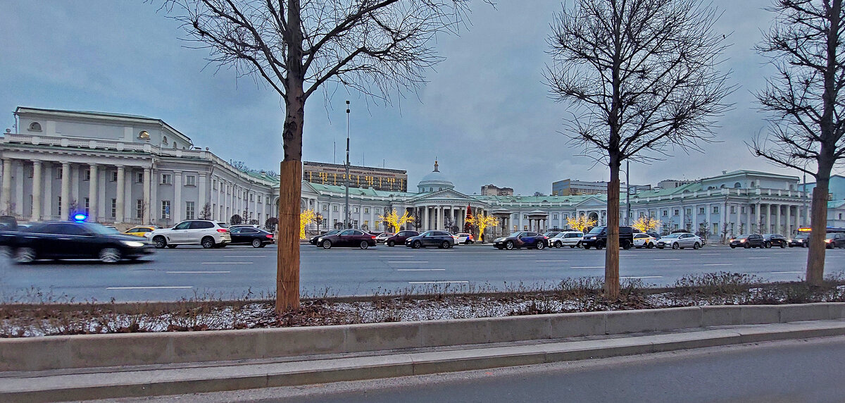 Странноприимный дом Шереметева (НИИ им. Н. В. Склифосовского ) днем - ИРЭН@ .