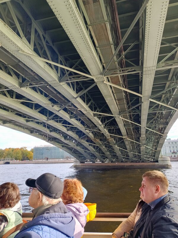 Едем под мостом - Татьяна Пальчикова