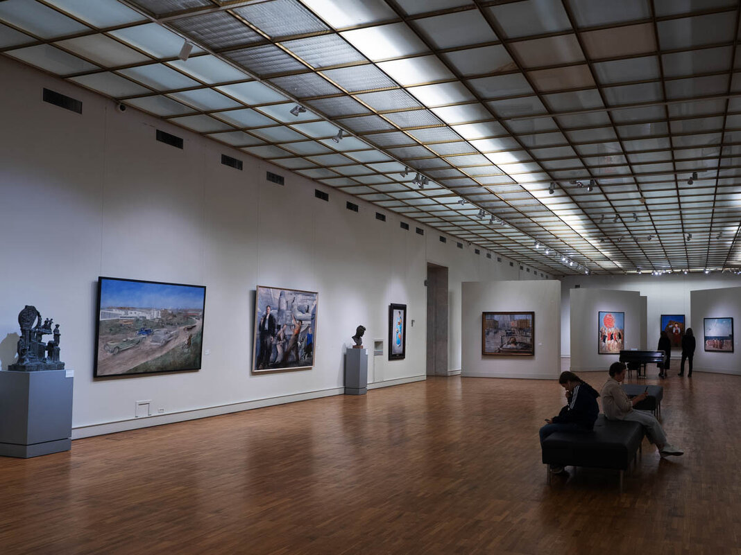 МАЛОЛЮДНО_СРЕДИ_КАРТИН - Сергей Янович Микк МАЛОЛЮДНО_СРЕДИ_КАРТИН - Сергей Янович Микк