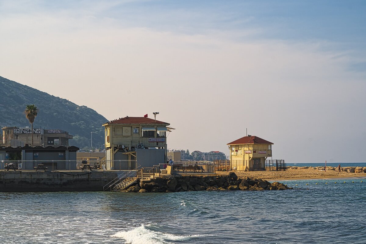 Израиль , Пляж Бат-Галим ,   Хайфа ,2025г средиземное море , - ujgcvbif 