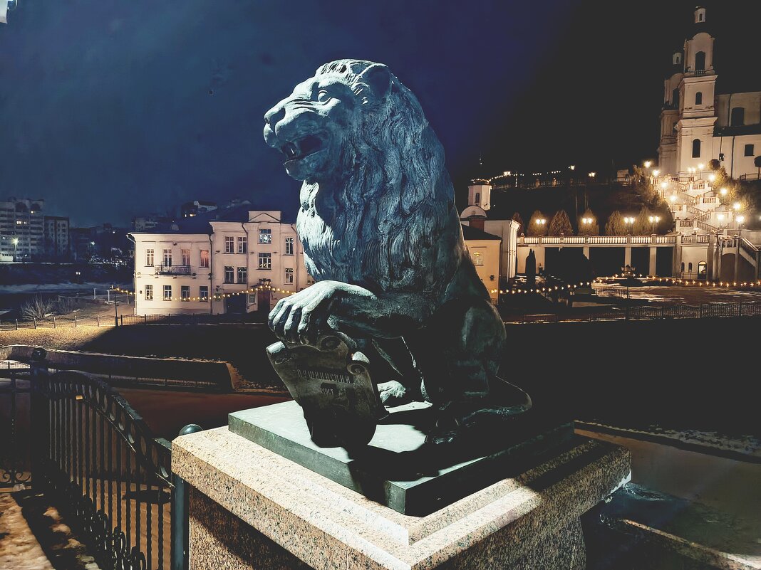 Древний город охраняя... - Vladimir Semenchukov