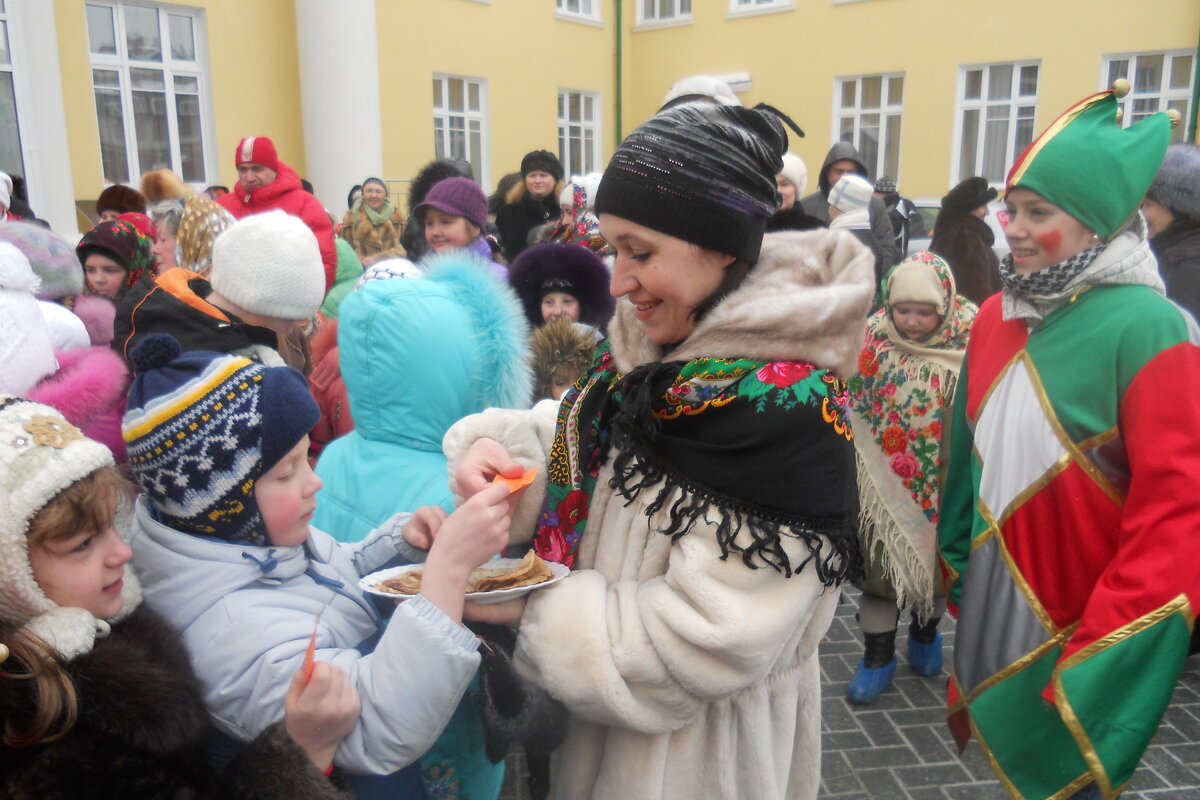 Угощение блинами - Сергей Швечков