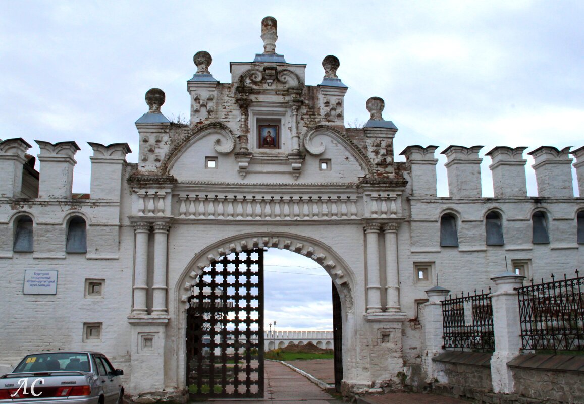 Главные ворота Верхотурского белокаменного Кремля. - Любовь Сахарова