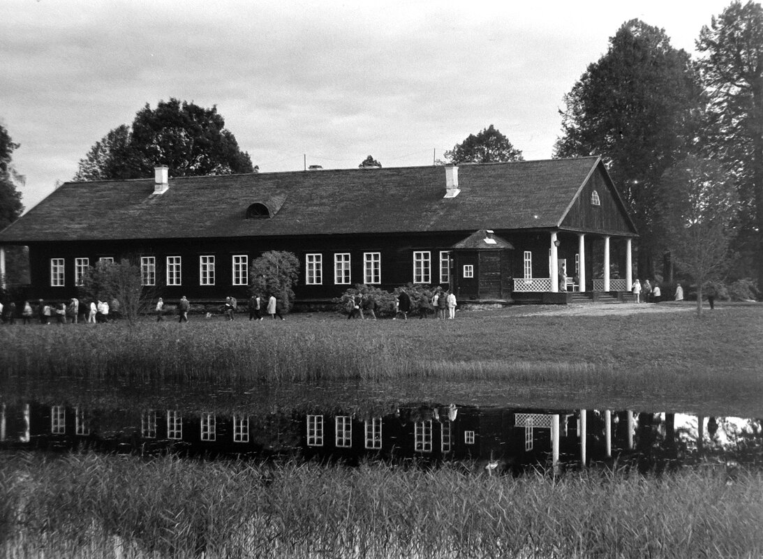 Дом-музей Осиповых-Вульф в Тригорском. Фото на плёнку. - Олег Зоркий