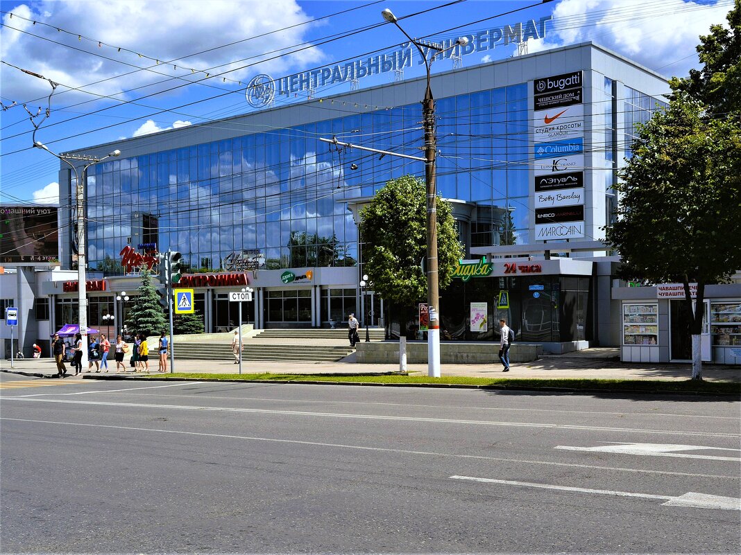 Чебоксары. Центральный универмаг "Дом торговли". - Пётр Чернега Чебоксары. Центральный универмаг "Дом торговли". - Пётр Чернега