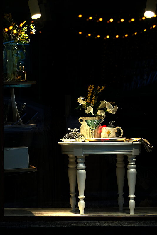 Витрина магазина на Маросейке. - Лютый Дровосек Витрина магазина на Маросейке. - Лютый Дровосек