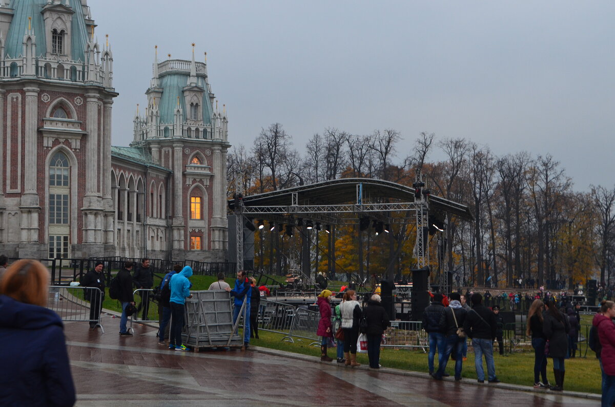 в ожидании лазерного шоу - Галина R... в ожидании лазерного шоу - Галина R...