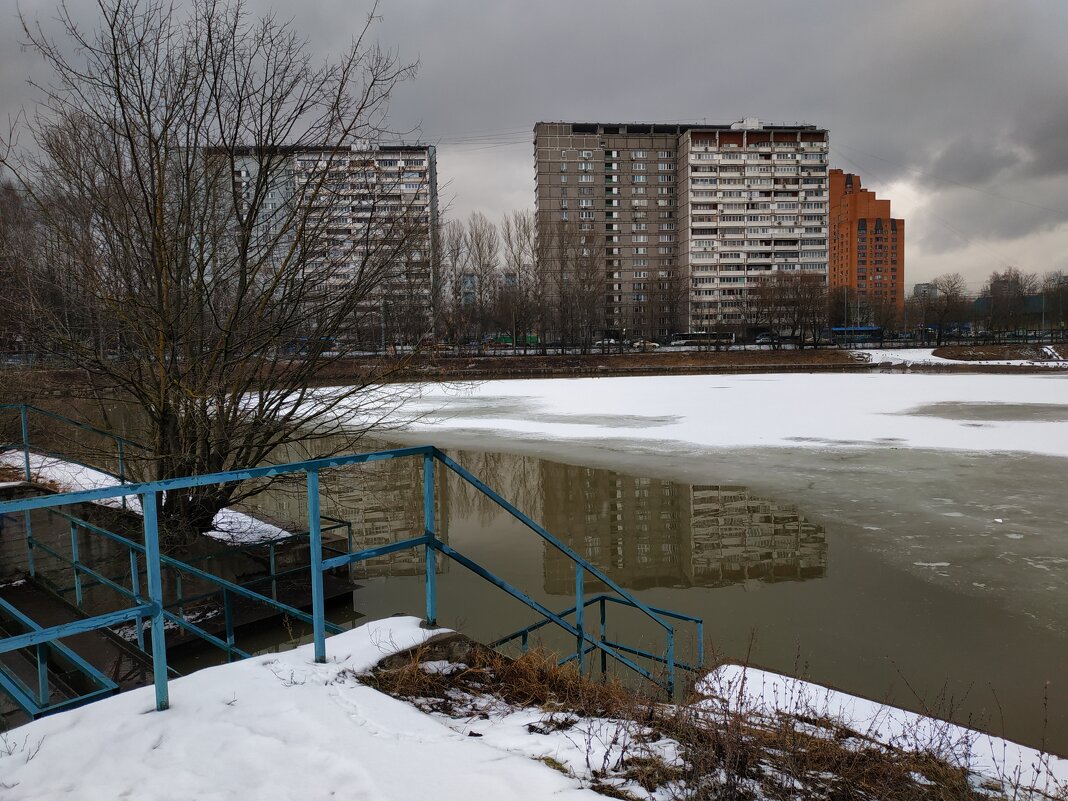 Скромное обаяние марта - Андрей Лукьянов Скромное обаяние марта - Андрей Лукьянов