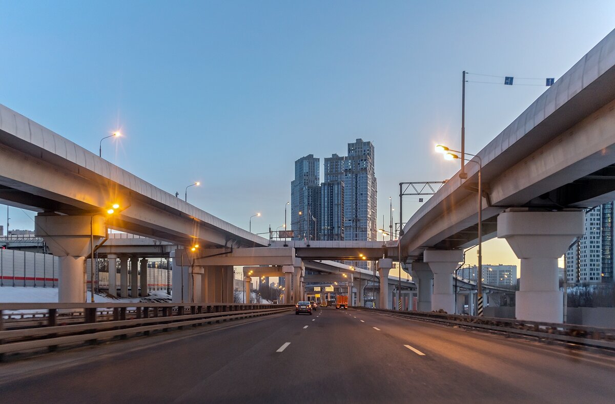 В семь утра в Москве ещё свободно - Валерий Иванович В семь утра в Москве ещё свободно - Валерий Иванович