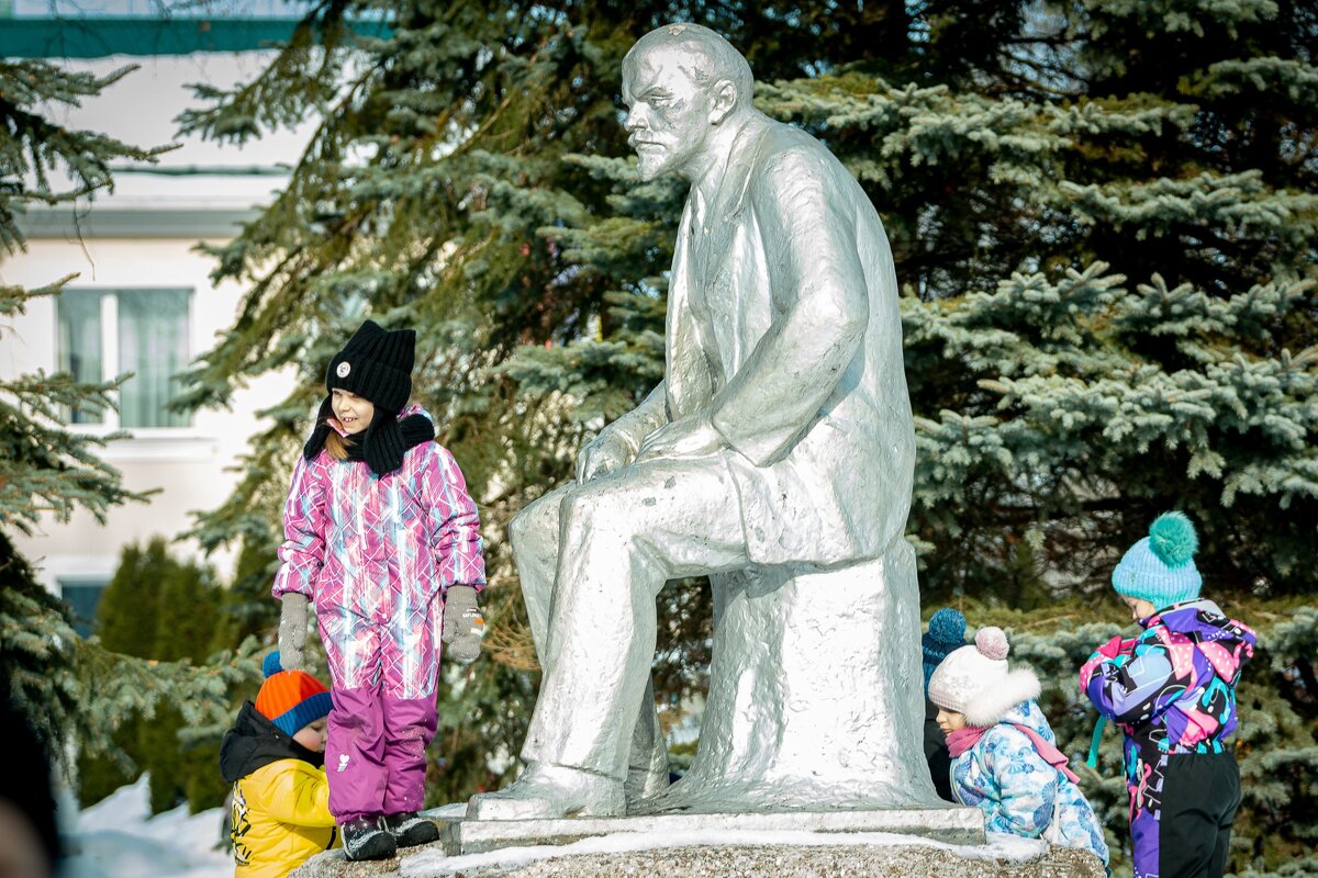 На прогулке - Юрий Глушков