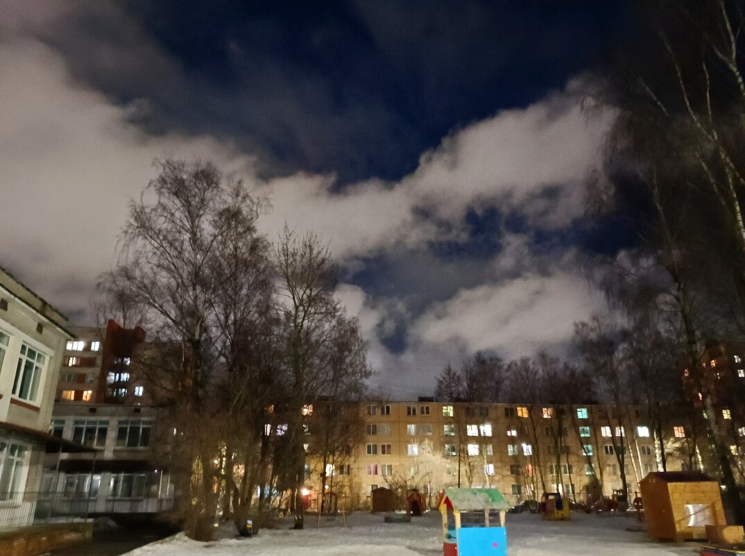 Белые облака в вечернем небе - Мария Васильева Белые облака в вечернем небе - Мария Васильева