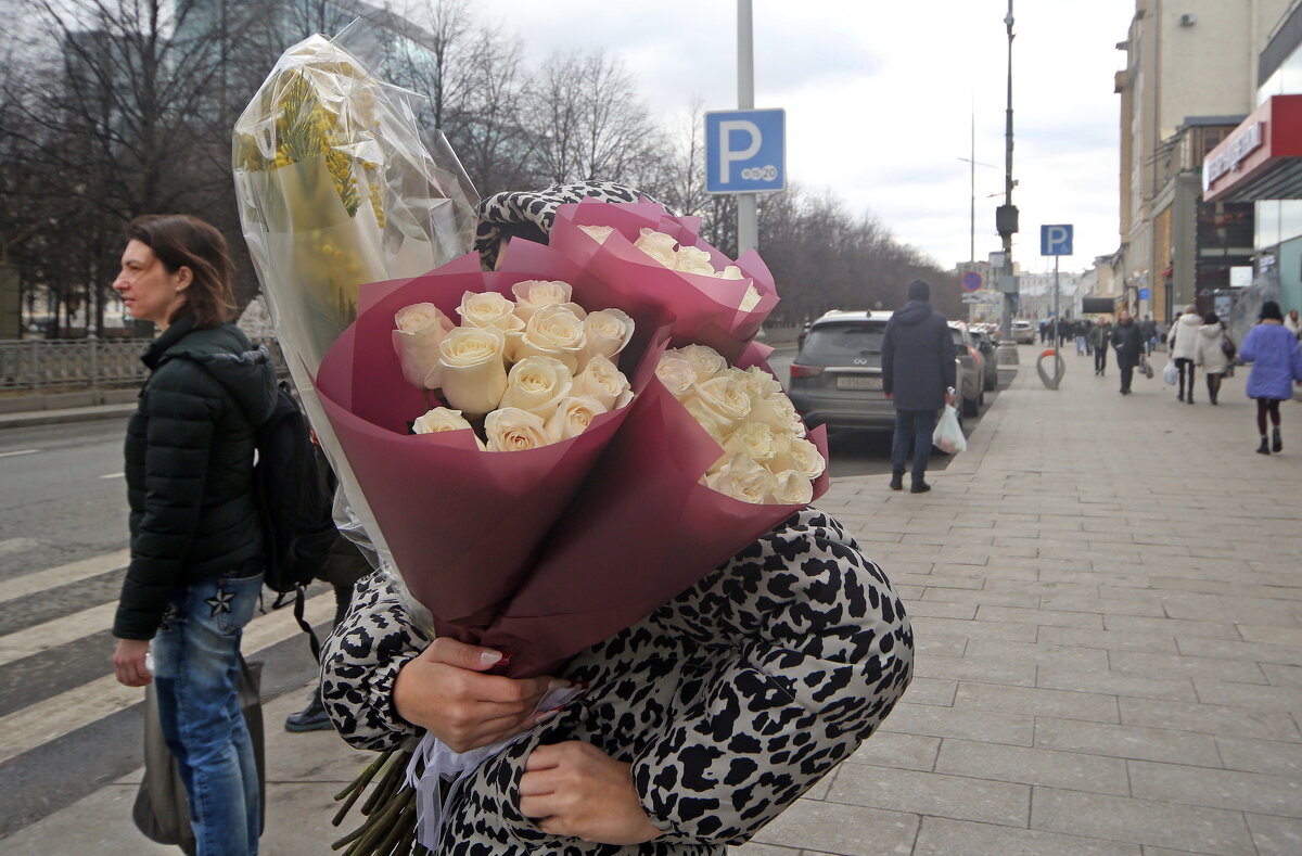 У метро Трубная 7 марта - Михаил Бибичков У метро Трубная 7 марта - Михаил Бибичков