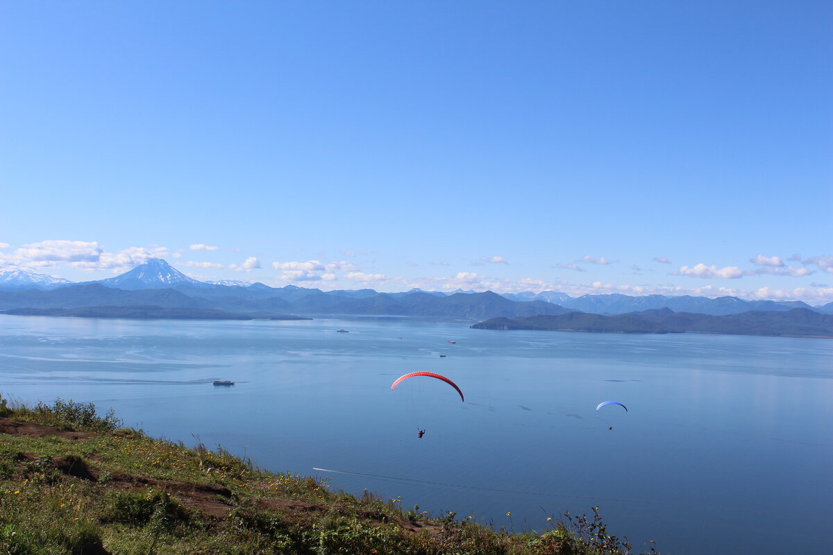 над Авачинской бухтой - Александр Белов над Авачинской бухтой - Александр Белов