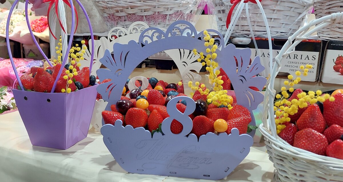 Поздравляю в весной, женским жнем... - ИРЭН@ . Поздравляю в весной, женским жнем... - ИРЭН@ .