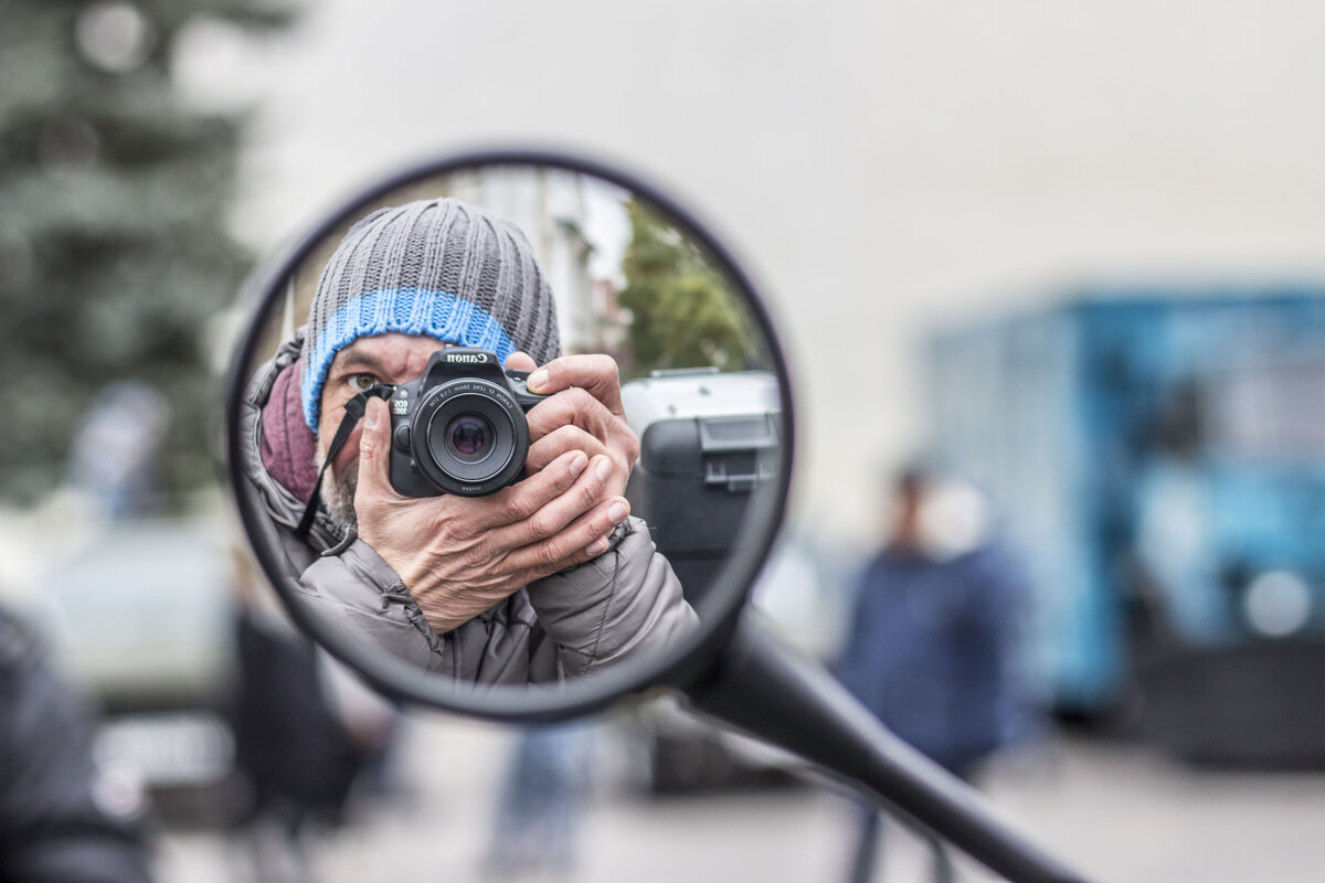 Сэлфач в зеркало ментовского BMW - Коля Лукашов Сэлфач в зеркало ментовского BMW - Коля Лукашов