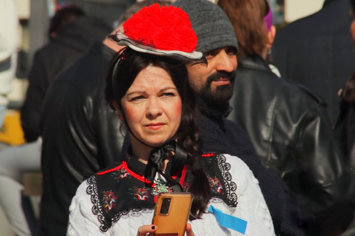 Когда за спиной чужие люди.. - Юрий. Шмаков