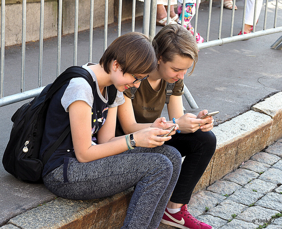 подростки в гаджетАХ - Олег Лукьянов