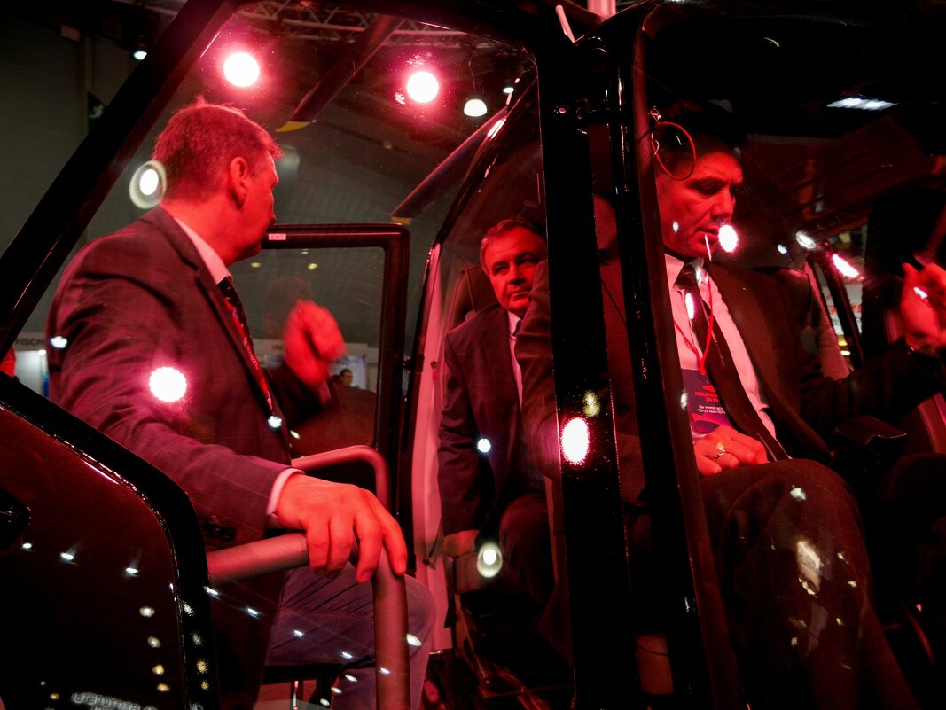 В кабине вертолёта - Сергей Золотавин В кабине вертолёта - Сергей Золотавин