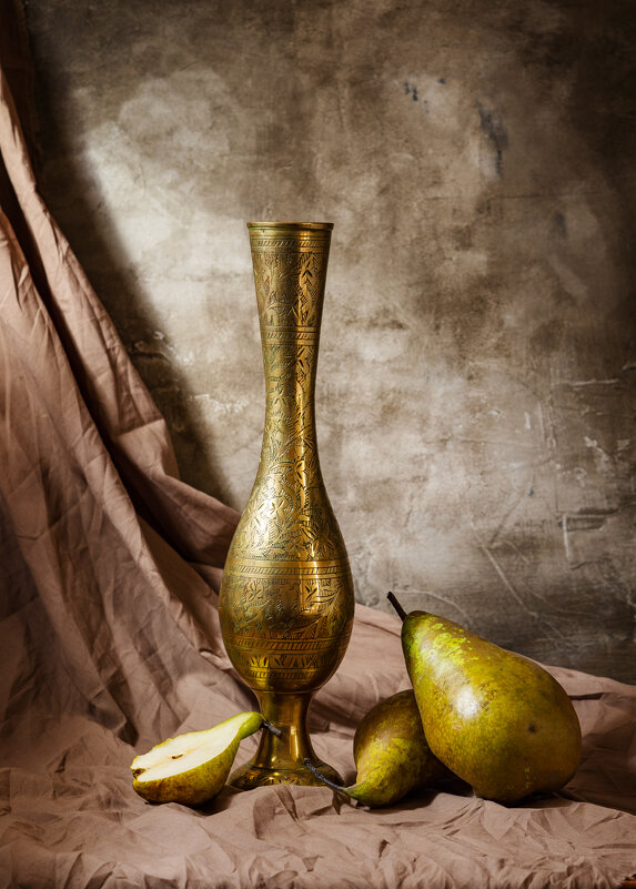 натюрморт с индийской вазой и грушами - Алексей Чигвинцев натюрморт с индийской вазой и грушами - Алексей Чигвинцев