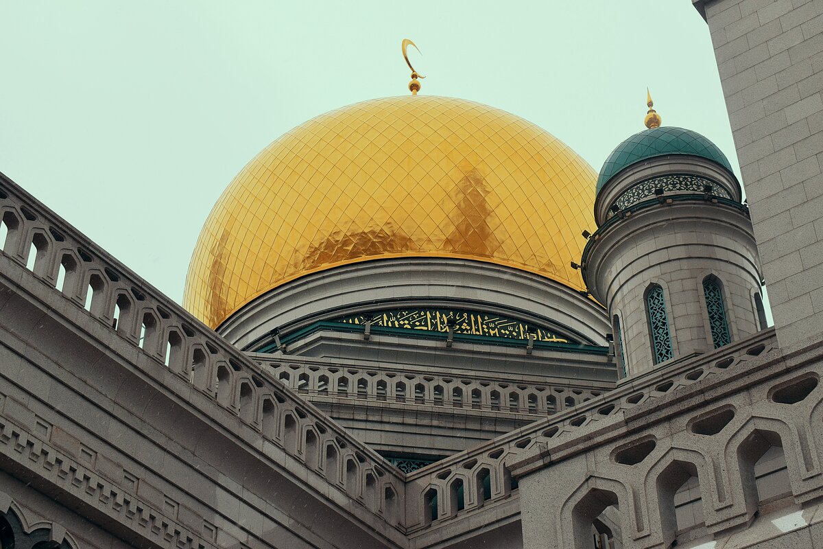 Огромный величественный купол мечети. - Татьяна Помогалова Огромный величественный купол мечети. - Татьяна Помогалова