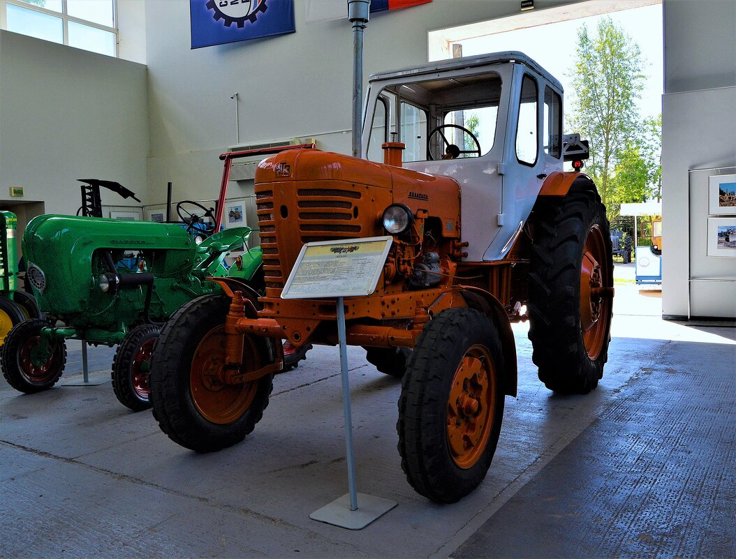 Чебоксары. Универсально-пропашной колёсный трактор МТЗ-50. - Пётр Чернега