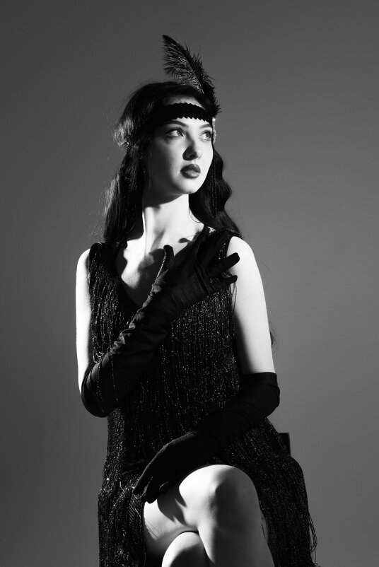 Портрет девушки в стиле нуар - Лилия Селезнева Портрет девушки в стиле нуар - Лилия Селезнева