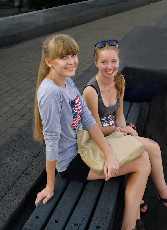 Девушки с Площади Партизан - Евгений Девушки с Площади Партизан - Евгений