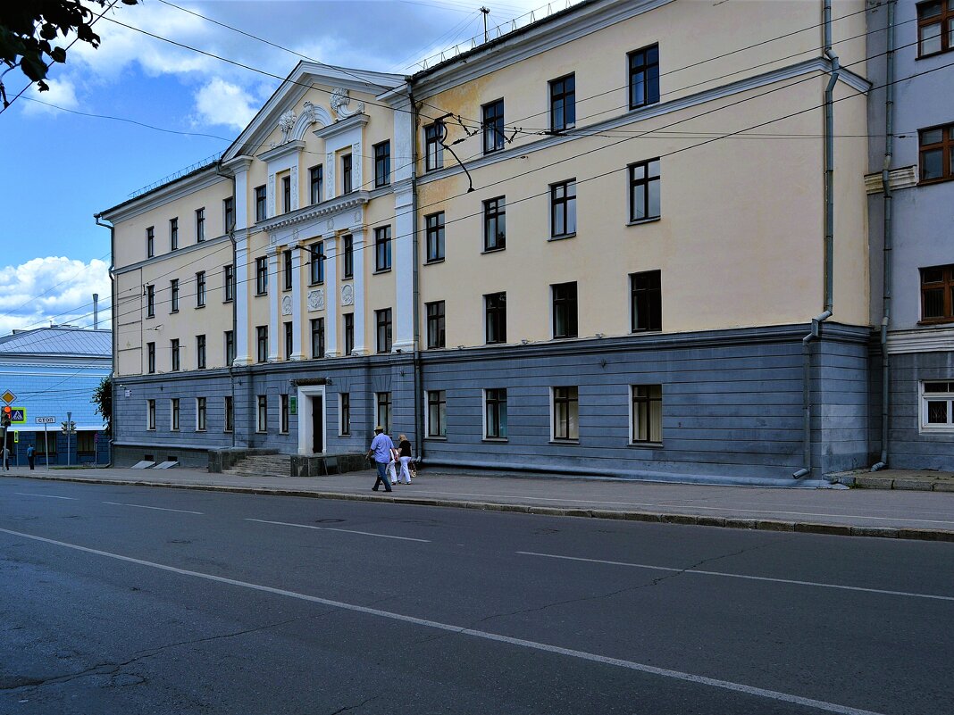 Чебоксары. Здание студенческого общежития сельхозинститута. - Пётр Чернега Чебоксары. Здание студенческого общежития сельхозинститута. - Пётр Чернега