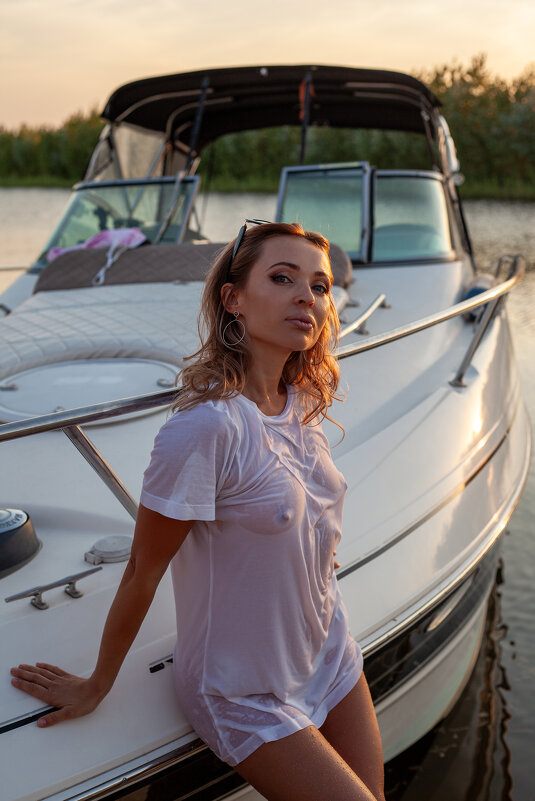 У катера на берегу - Станислав Яковлев