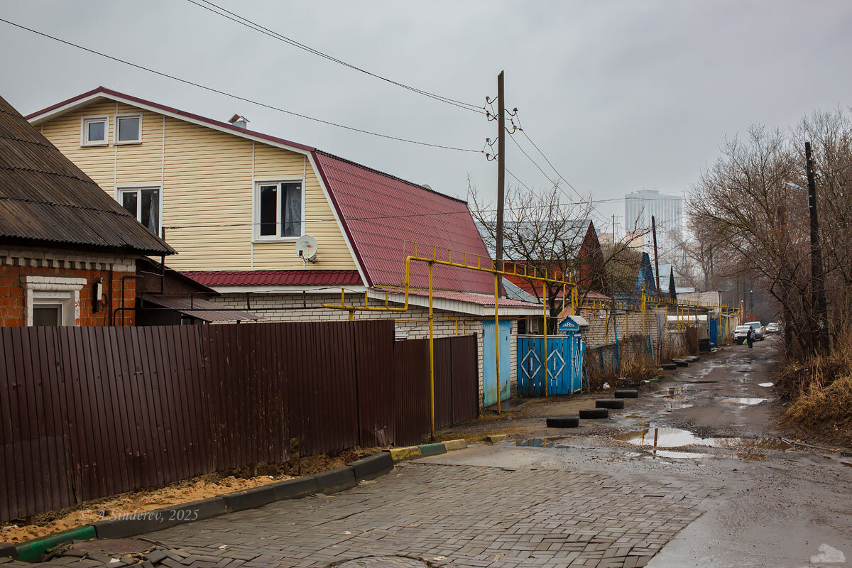 Городская улица в марте - Александр Синдерёв