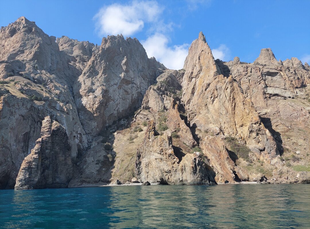 У самого подножья Карадага - ИРЭН@ . У самого подножья Карадага - ИРЭН@ .