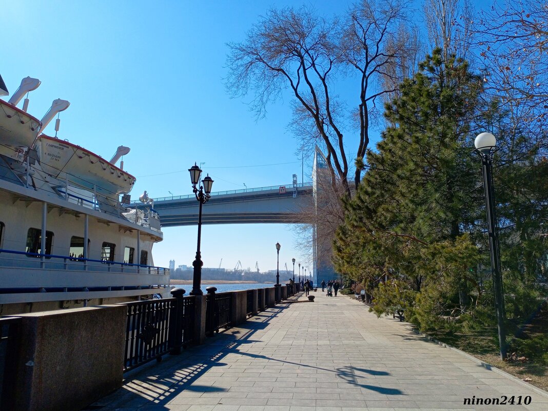 Ростов-на-Дону... на набережной... - Нина Бутко Ростов-на-Дону... на набережной... - Нина Бутко