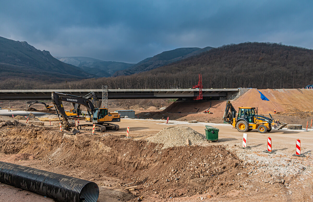 Ремонт дороги в горах - Юрий Яловенко