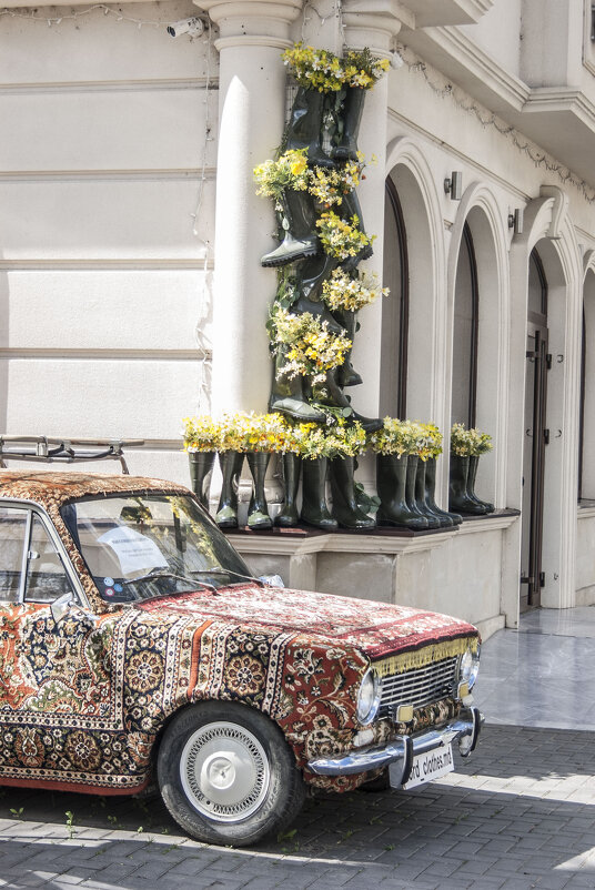 Жигуль обитый прелестными коврами & нарциссы в резиновых сапогах - Коля Лукашов Жигуль обитый прелестными коврами & нарциссы в резиновых сапогах - Коля Лукашов