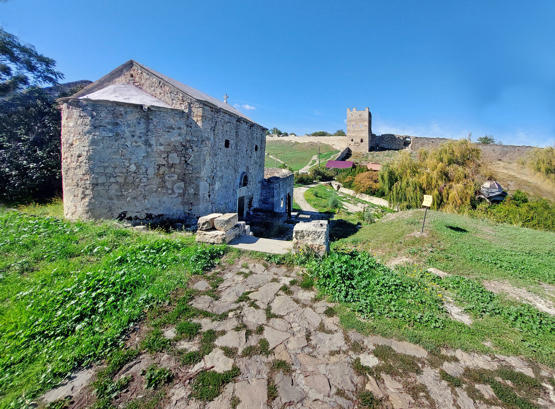 Армянская православная церковь Сурб Ованес Аствацабан (святого Иоанна Богослова) 14 в - ИРЭН@ . Армянская православная церковь Сурб Ованес Аствацабан (святого Иоанна Богослова) 14 в - ИРЭН@ .