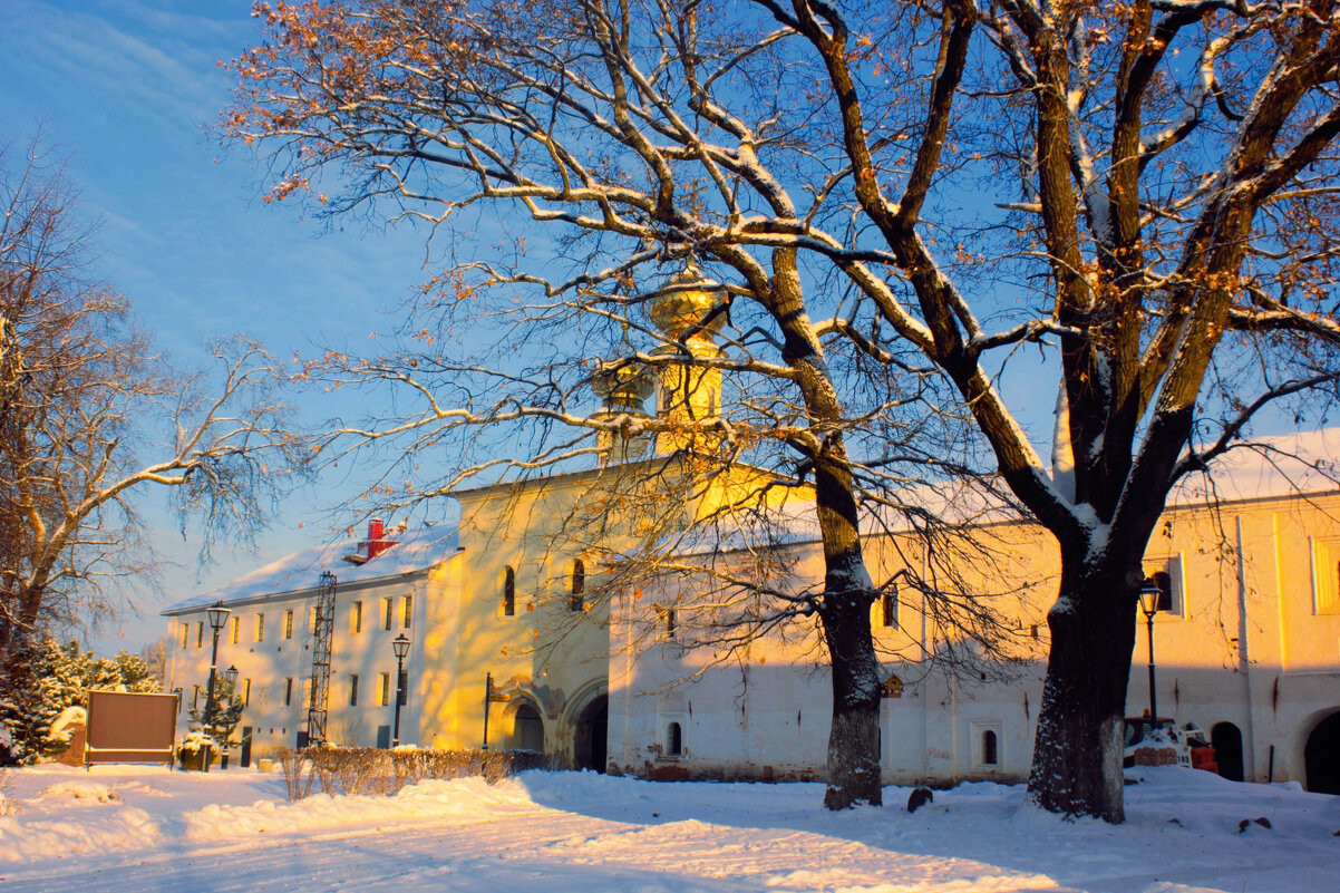 Морозный день в монастыре - Сергей Кочнев