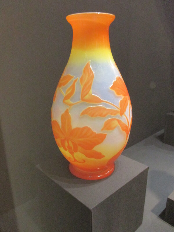 Ваза с изображением каттлеи. Около 1900 г. - Маера Урусова Ваза с изображением каттлеи. Около 1900 г. - Маера Урусова