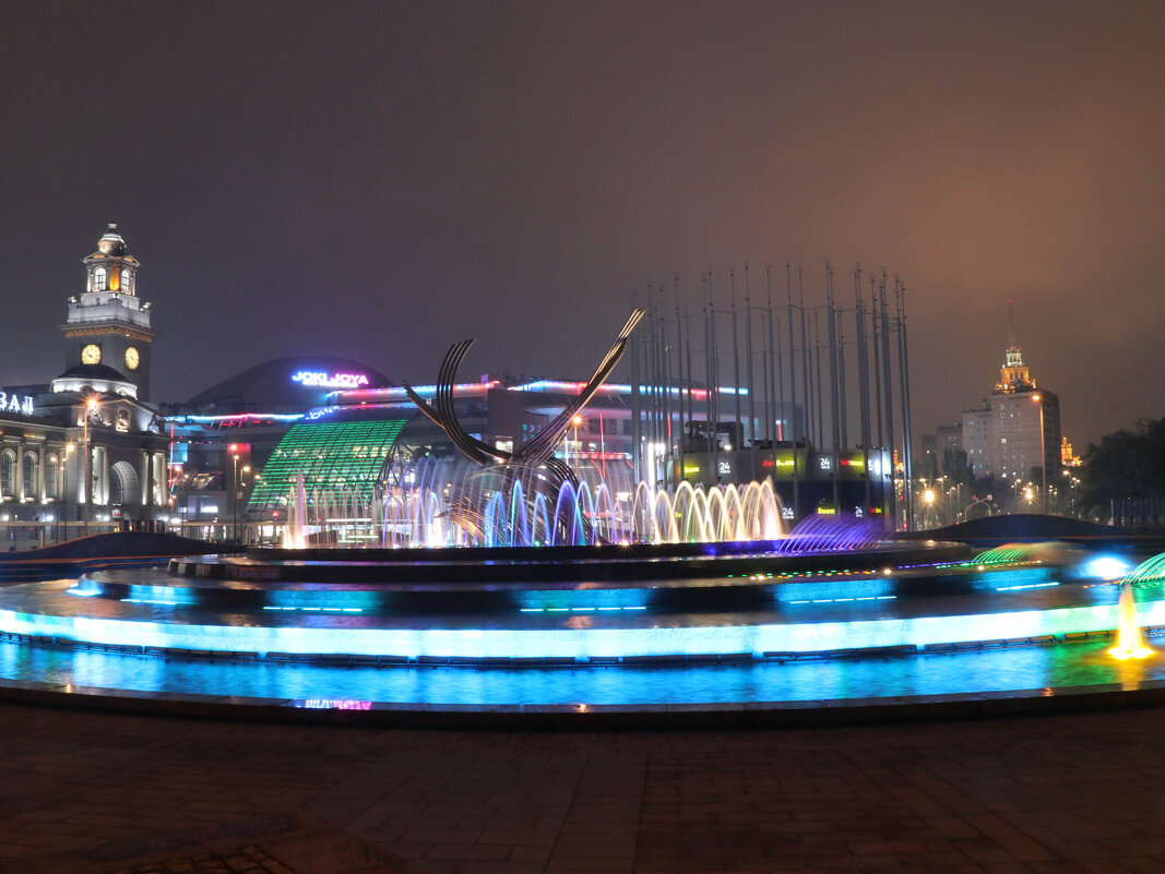 Фонтан на Площади Евразии - Irene Irene