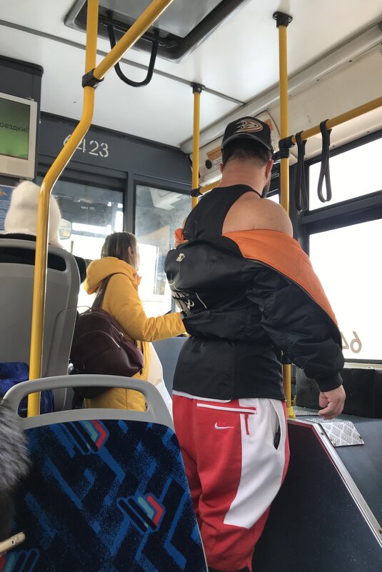 не поэт: рядом знойная женщина, а он на другую засмотрелся... - zavitok * не поэт: рядом знойная женщина, а он на другую засмотрелся... - zavitok *