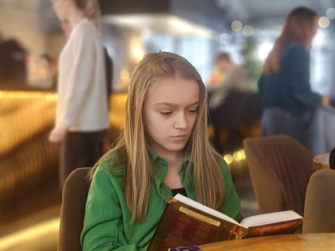 Портрет с книгой - Сергей Гойшик Портрет с книгой - Сергей Гойшик