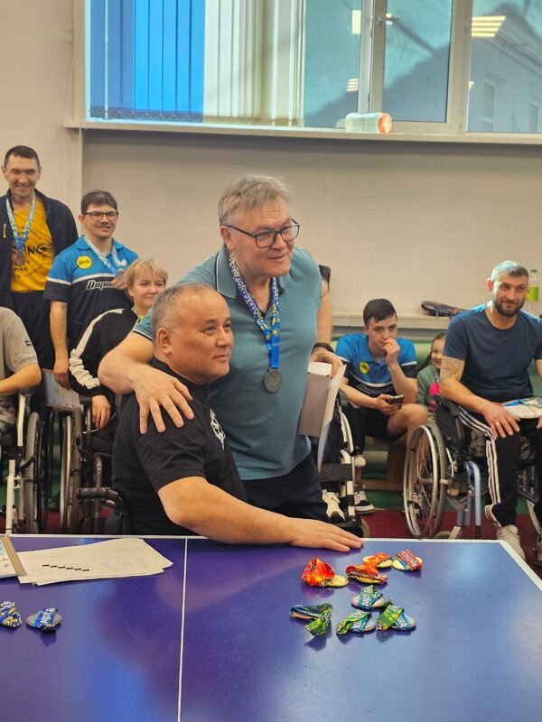 Друзья - Андрей Хлопонин