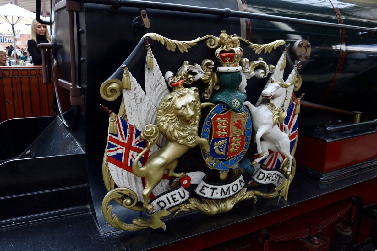 Королевский герб на паровозике в Виндзоре - Ольга Королевский герб на паровозике в Виндзоре - Ольга