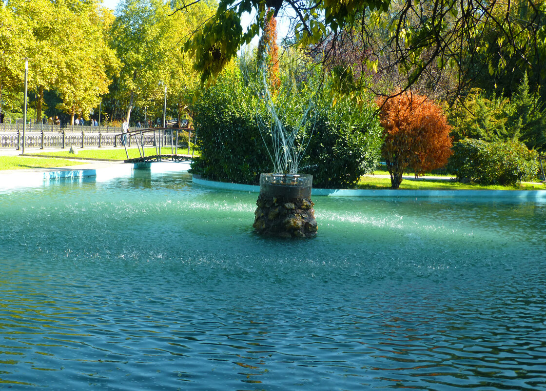 Обновленый фонтан в горсаду - Валентин Семчишин Обновленый фонтан в горсаду - Валентин Семчишин