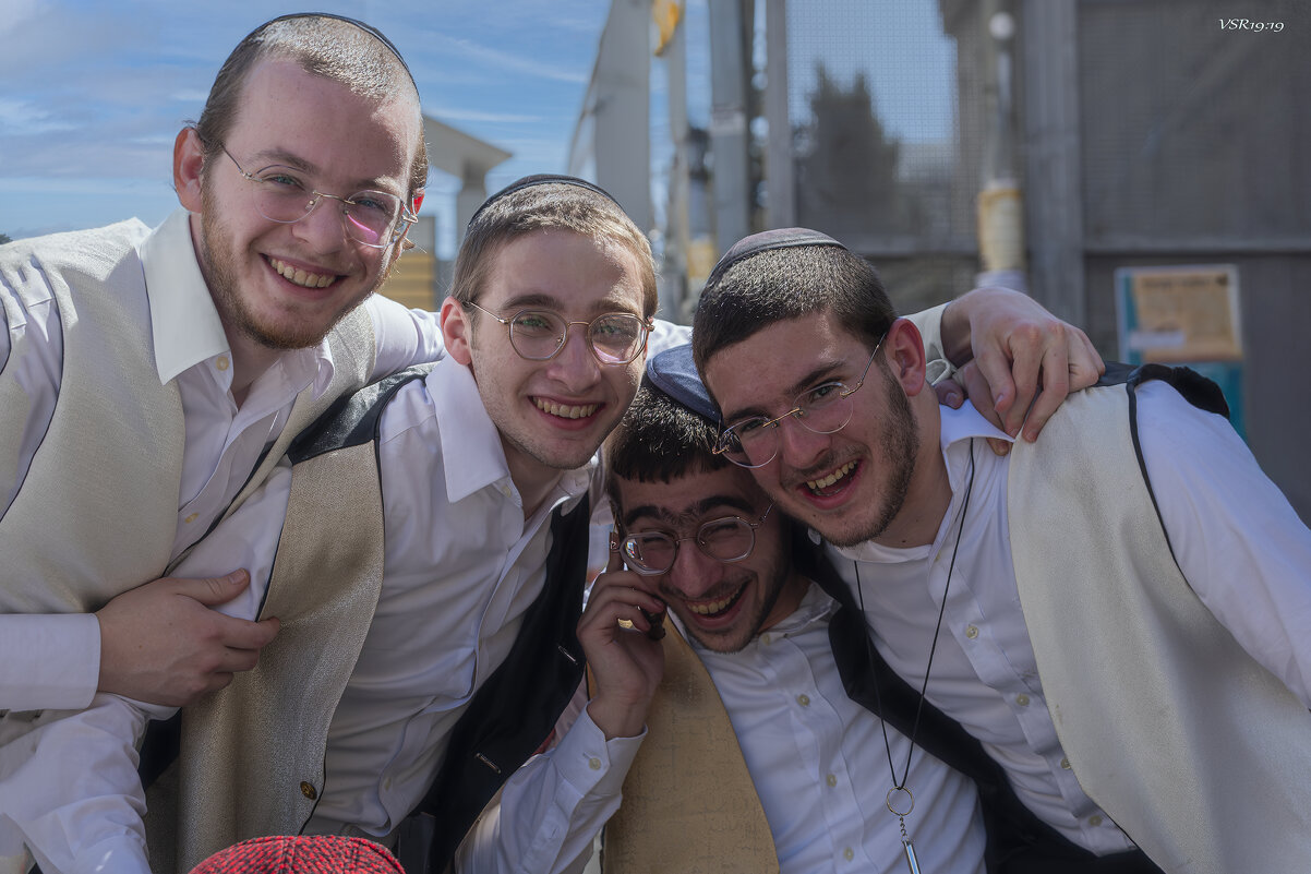 פורים שפיל אין פּאָרטרעטן - Shmual & Vika Retro פורים שפיל אין פּאָרטרעטן - Shmual & Vika Retro