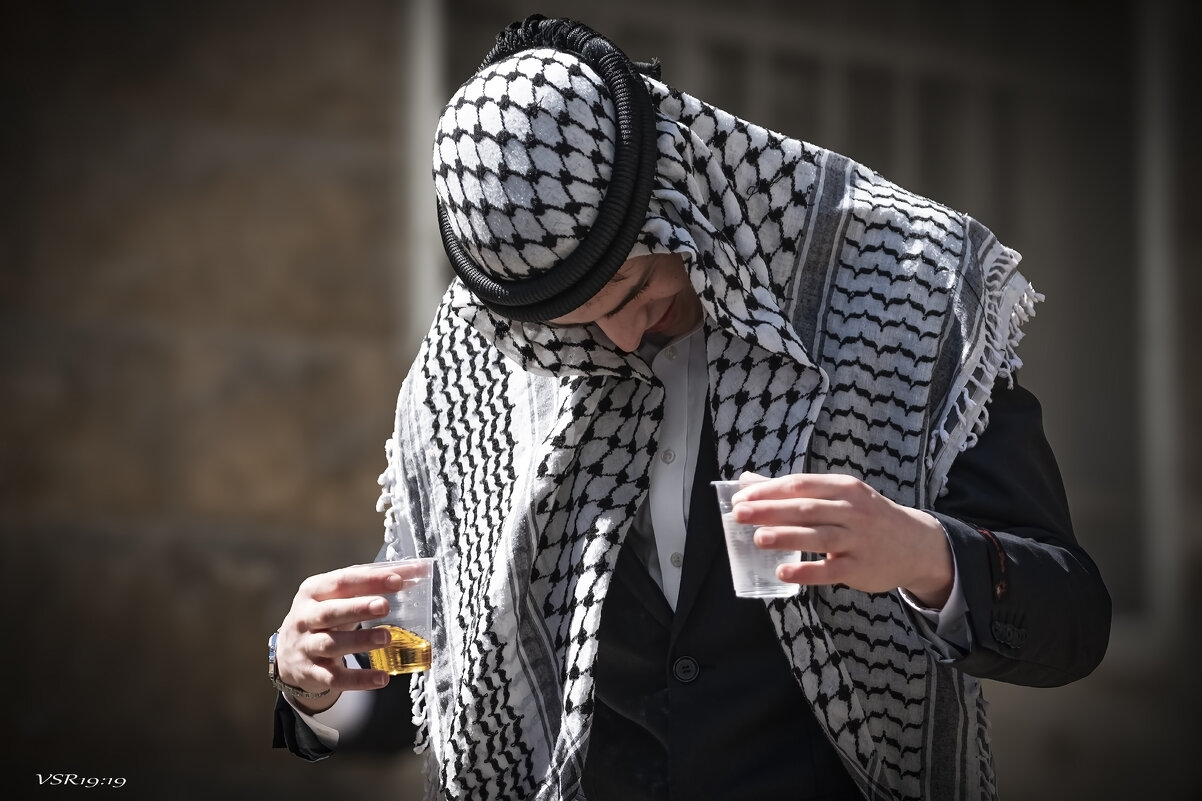 פורים שפיל אין פּאָרטרעטן - Shmual & Vika Retro פורים שפיל אין פּאָרטרעטן - Shmual & Vika Retro