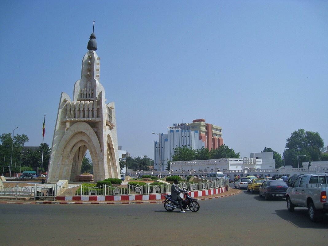 Монумент Независимости. - unix (Илья Утропов)