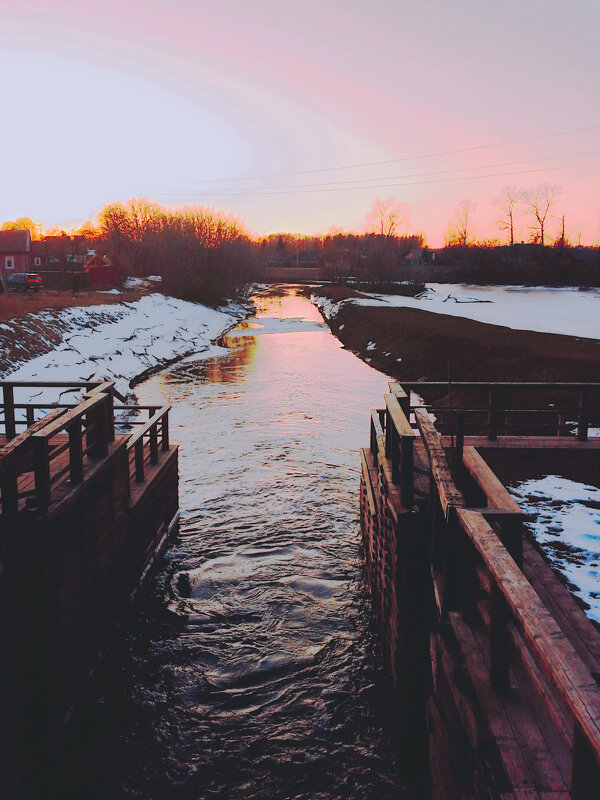 На реке Тихвинка - Сергей Кочнев